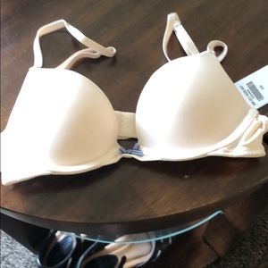 NWT Bra from Hollister flesh color